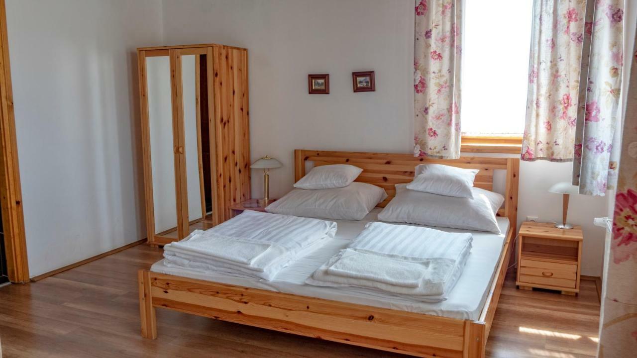 Ebner Pince - Panzio Bed & Breakfast Turbekpuszta Exterior photo
