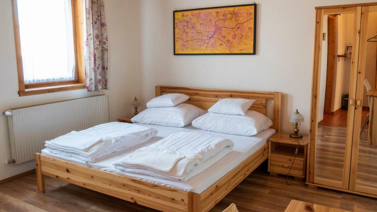 Ebner Pince - Panzio Bed & Breakfast Turbekpuszta Exterior photo