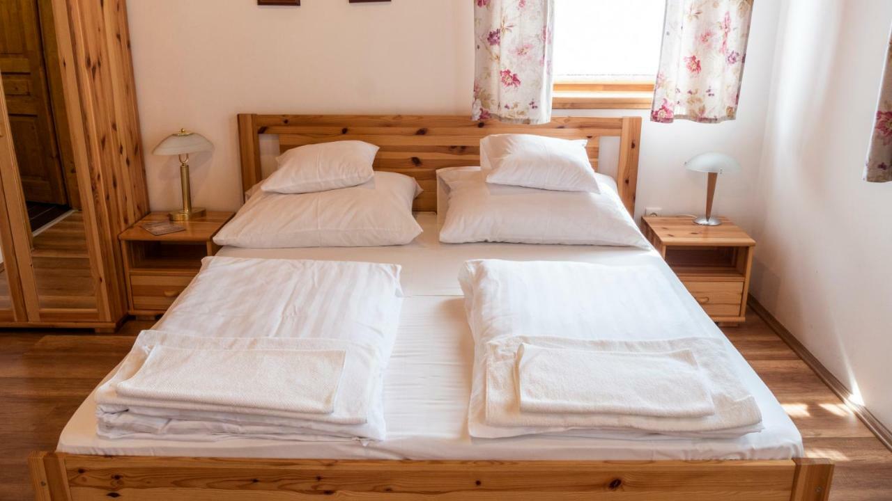 Ebner Pince - Panzio Bed & Breakfast Turbekpuszta Exterior photo